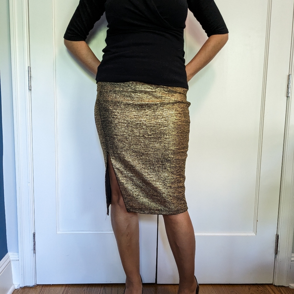 Shimmery gold stretchy side slit skirt Sz M